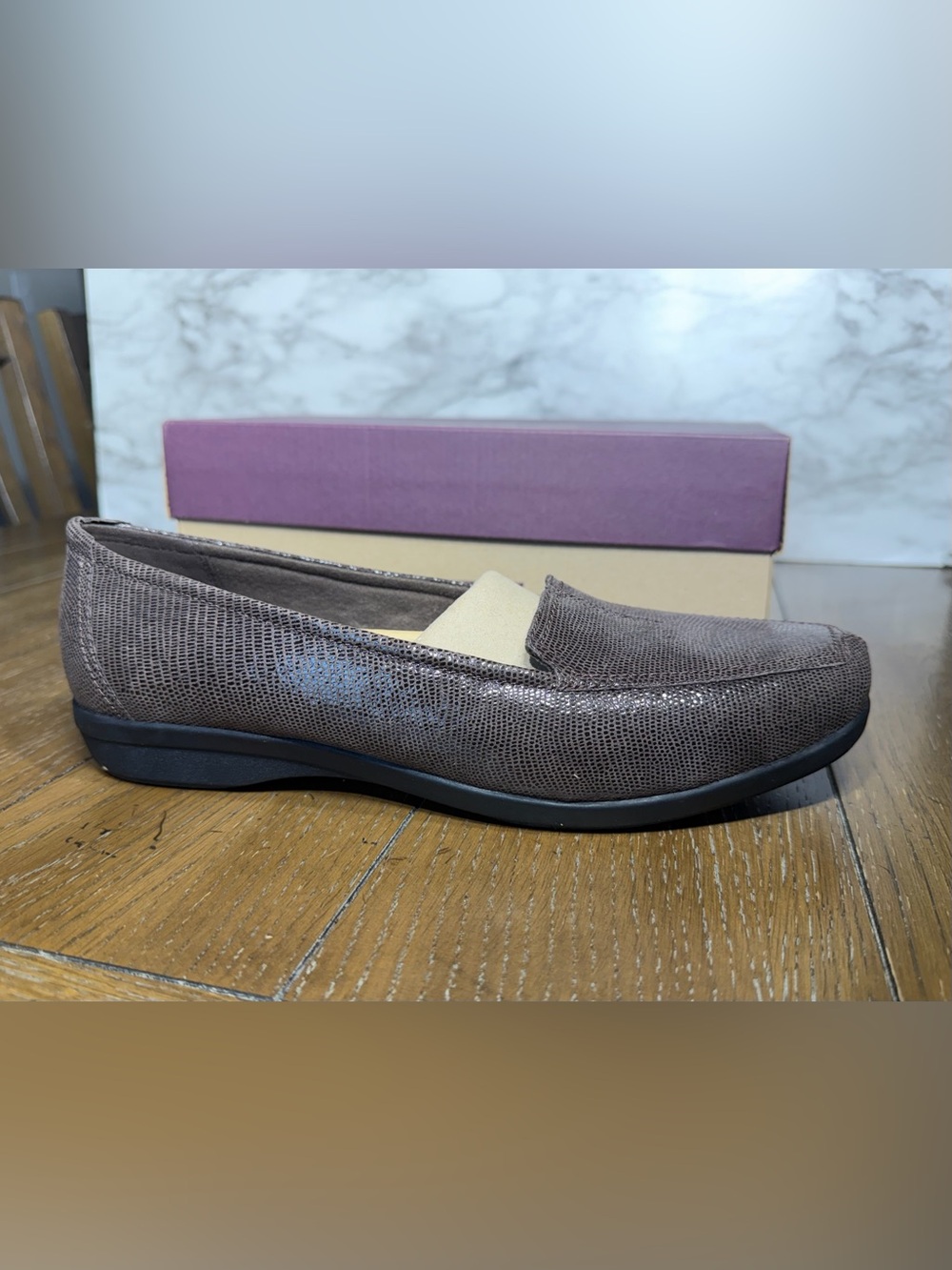Clarks NWT Haydn Brown Leather Lizard Print Loafer Shoes Womens Size 10 Wide